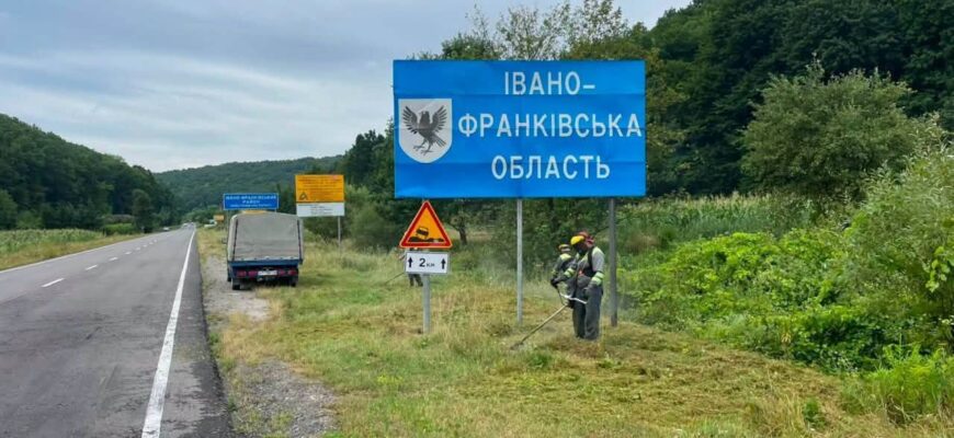На державних дорогах області тривають роботи з експлуатаційного утримання