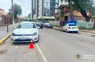 В Івано-Франківську трапилася ДТП за участі автомобіля та електросамоката