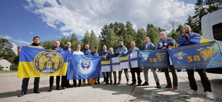 Ще 10 українських воїнів повертаються додому з полону