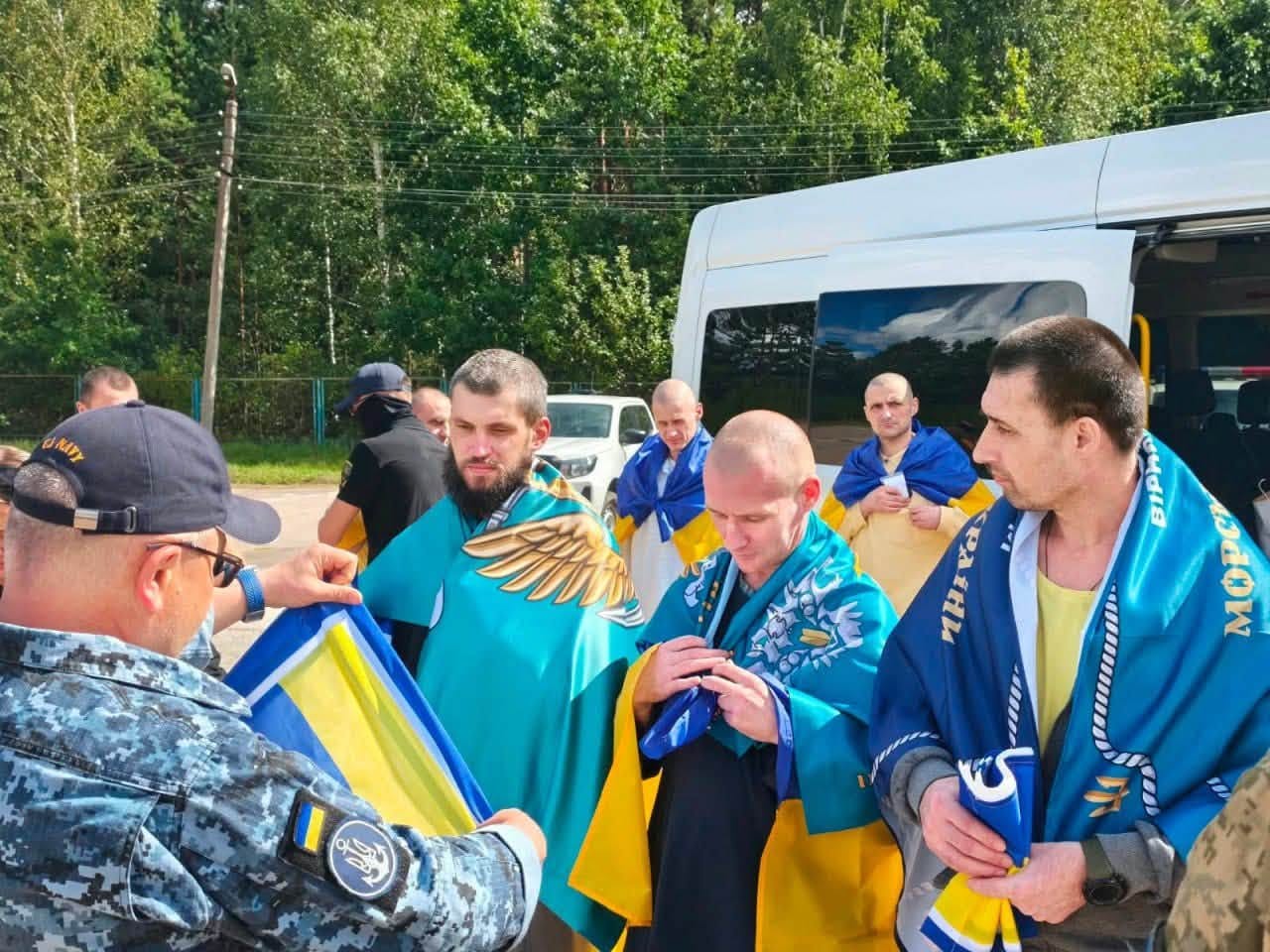 zhshch 1 - Ще 10 українських воїнів повертаються додому з полону - rai.ua