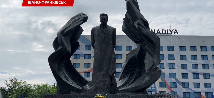 В Івано-Франківську провели ювілейні франкові читання. Відео