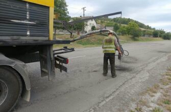 Дорожники продовжують роботи на державних автошляхах Прикарпаття