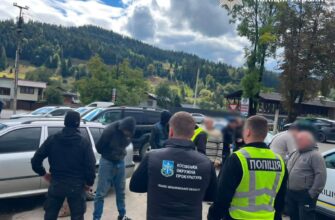 Поліцейські затримали 23-річного організатора каналу переправлення за кордон