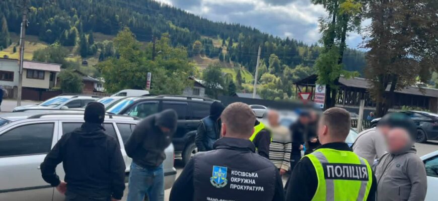 Поліцейські затримали 23-річного організатора каналу переправлення за кордон