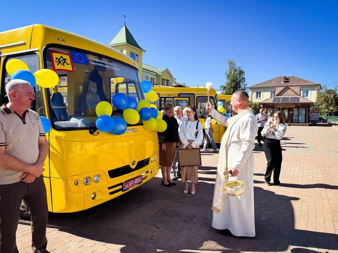 oshd0shchgo 1 - 5 нових шкільних автобусів передали для шкіл Косівщини - rai.ua