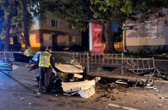 Поліція затримала нетверезого водія Tesla, який спричинив ДТП із потерпілою