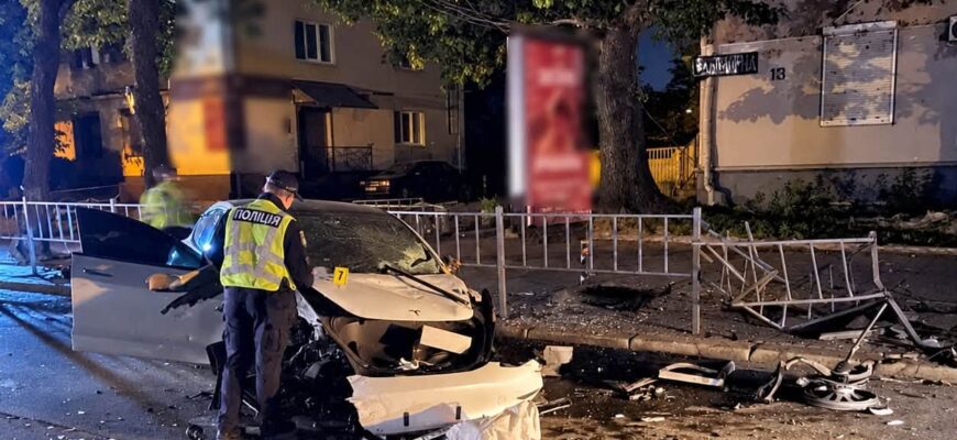Поліція затримала нетверезого водія Tesla, який спричинив ДТП із потерпілою