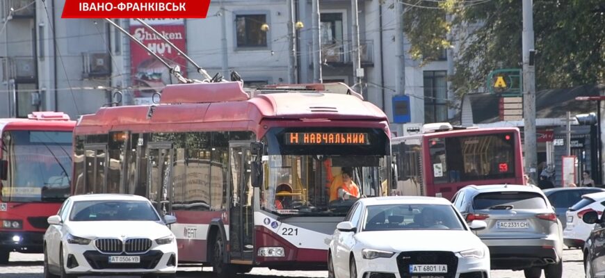 Вже 42 водійки кермують тролейбусами в Івано-Франківську. Відео