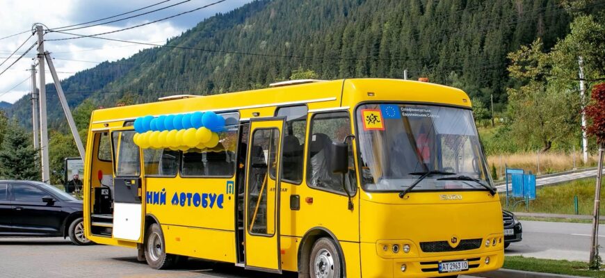 Для дітей Ворохтянської та Білоберізької громад передали автобуси