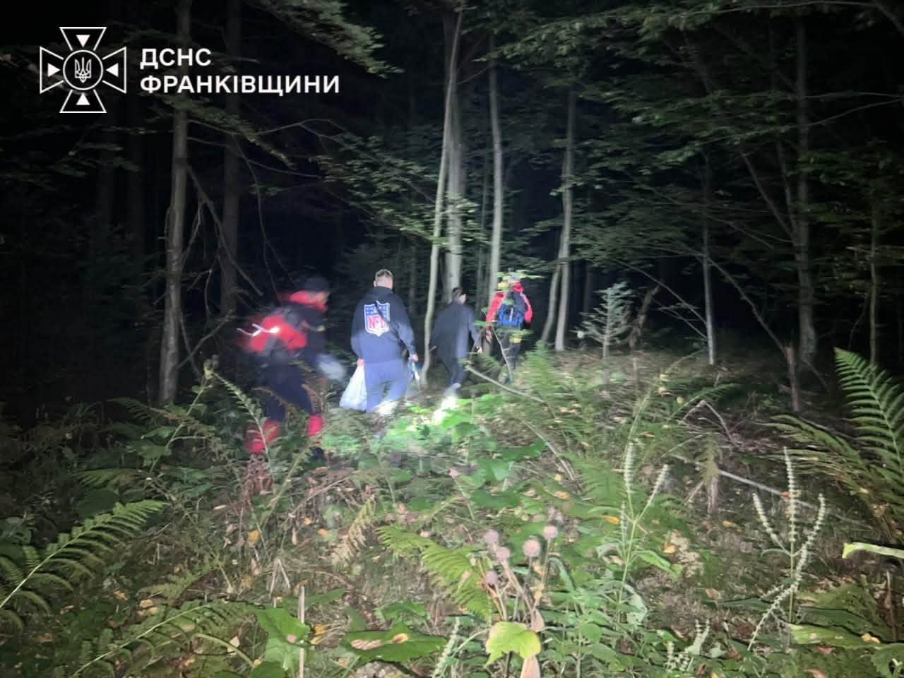 skgotrk 1 - Рятувальники Прикарпаття допомогли заблукалим у лісі та туристу в горах - rai.ua