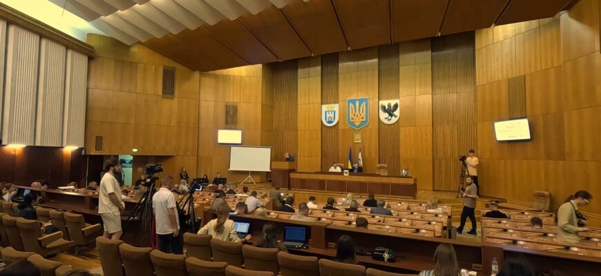 В Івано-Франківську відбулося засідання 65-ої сесії міської ради. Відео