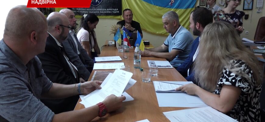 Чеські партнери з черговою гуманітарною допомогою приїхали в Надвірну. Відео