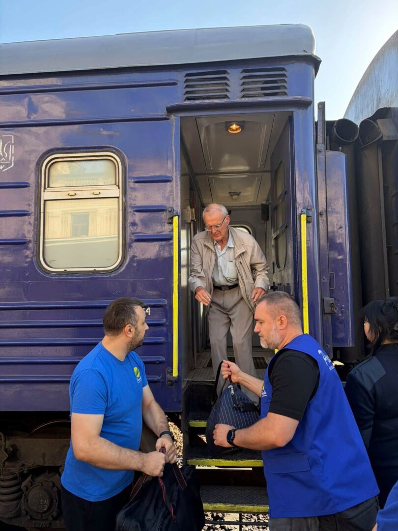 ynrzhoypn - На Прикарпаття евакуаційним потягом прибули 11 людей з Донецької області - rai.ua