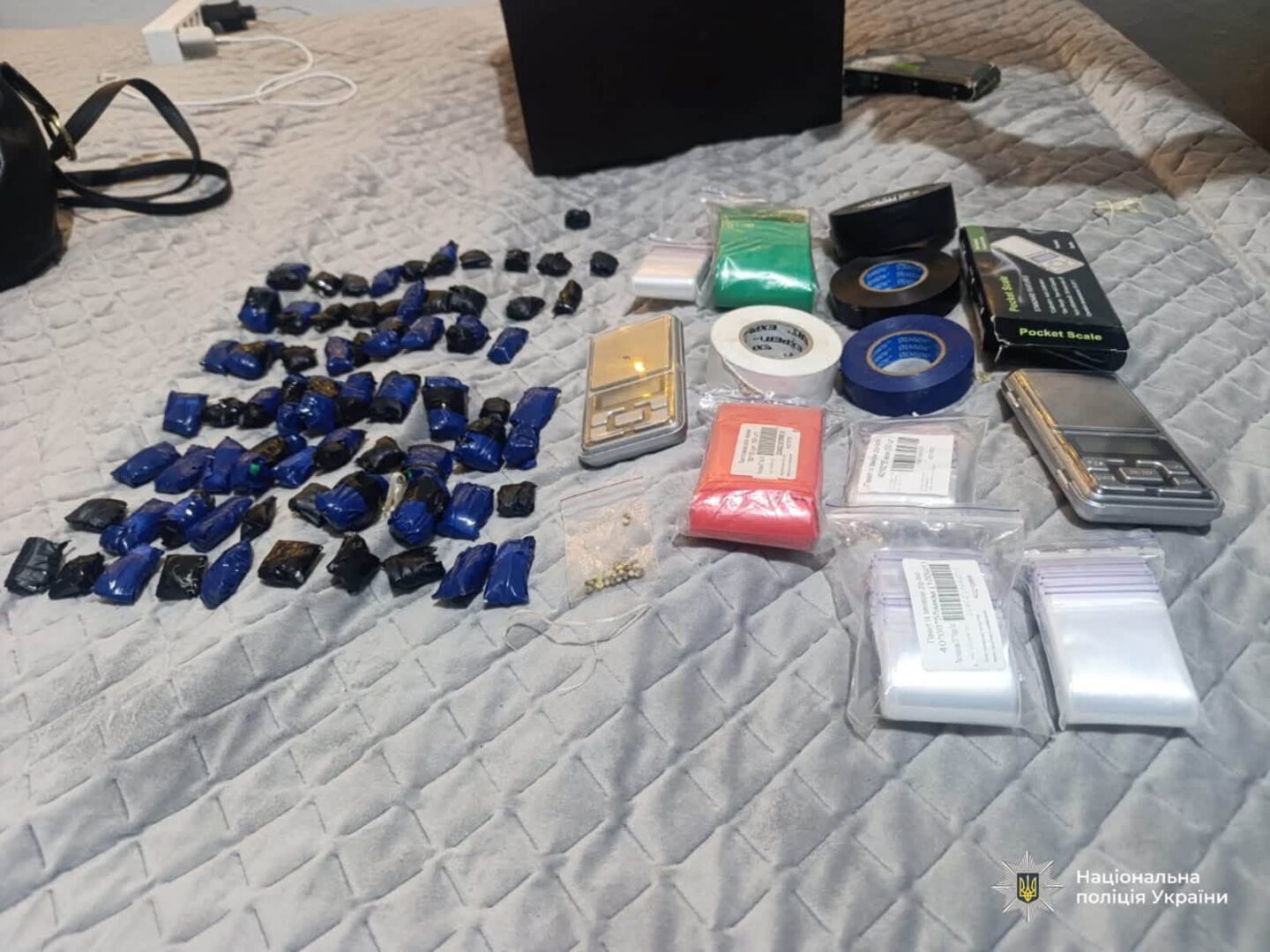 chuag 1 - Прикарпатські поліцейські викрили двох 18-річних хлопців на збуті наркотиків - rai.ua