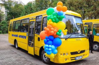 Нові спеціалізовані шкільні автобуси передала для Снятинської громади