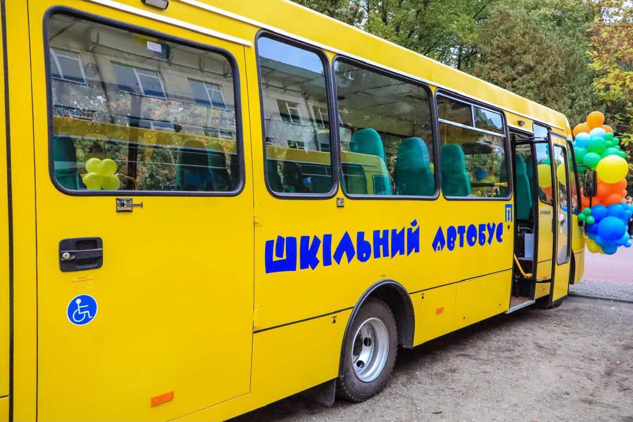 gotzzhlshch9 - Нові спеціалізовані шкільні автобуси передала для Снятинської громади - rai.ua