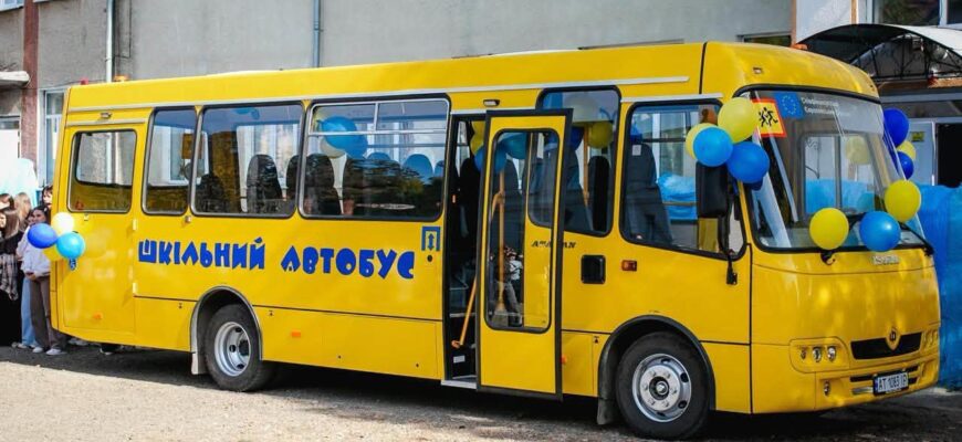 Болехівська громада отримала новий шкільний автобус