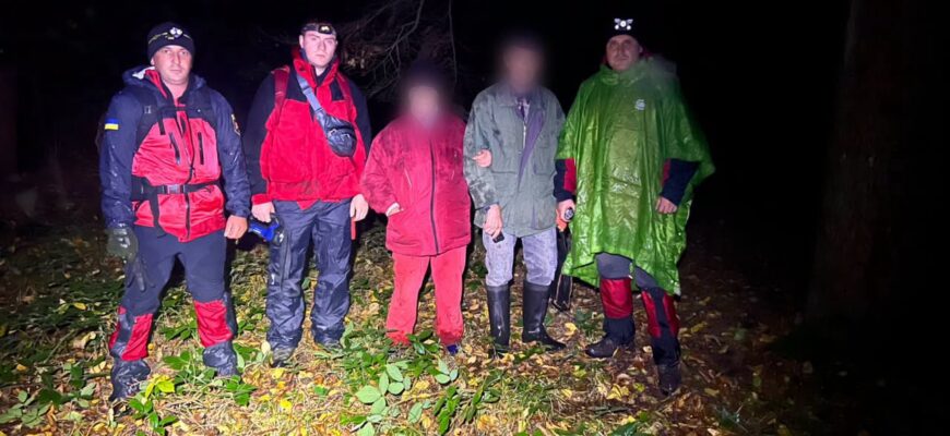 Рятувальники розшукали двох людей, які заблукали в лісі поблизу Ценжева