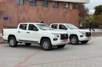 В Івано-Франківську передали дві нові автівки для мобільних вогневих груп ППО. Відео