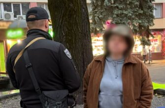 У центрі Івано-Франківська жінка підпалила державну символіку